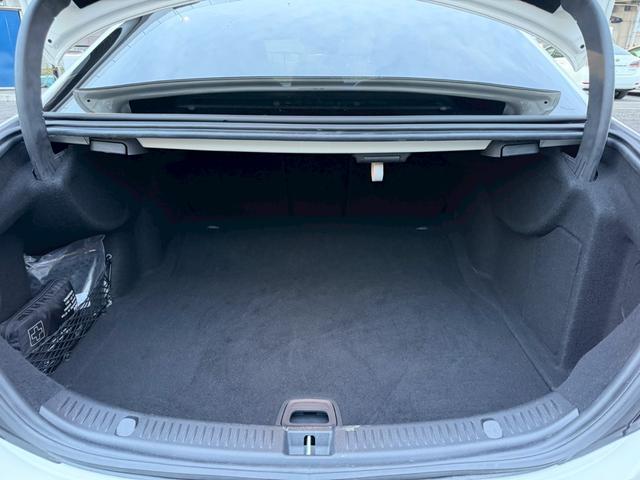 Ｅクラス Ｅ２００　アバンギャルド　スポーツ　／サンルーフ／レザーエクスクルーシブＰＫＧ／ブルメスター／エアバランスＰＫＧ／全周囲カメラ／パワートランク／黒革／前席パワーシート・シートメモリー／全席シートヒーター／アンビエントライト／純正ＡＷ（68枚目）