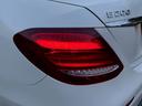 Ｅ２００　アバンギャルド　スポーツ　／サンルーフ／レザーエクスクルーシブＰＫＧ／ブルメスター／エアバランスＰＫＧ／全周囲カメラ／パワートランク／黒革／前席パワーシート・シートメモリー／全席シートヒーター／アンビエントライト／純正ＡＷ（26枚目）