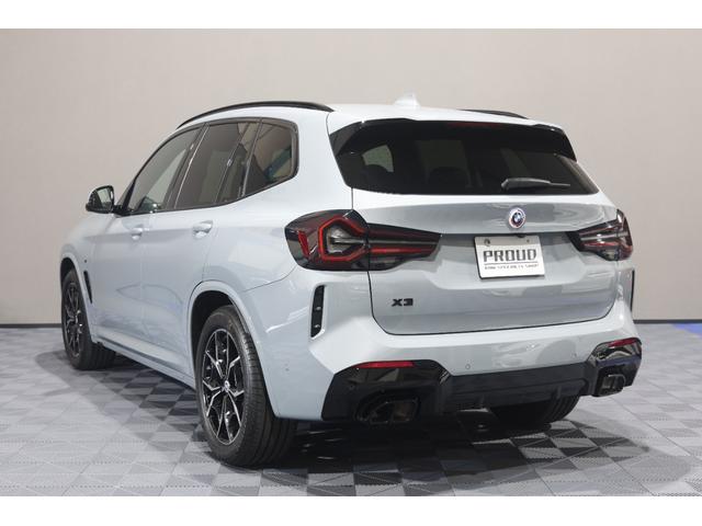 X3 xDrive 20d Mスポーツ LCI 後期モデル ワンオーナー 禁煙車 パノラマガラスルーフ HarmanKardonオーディオ 黒革シート 前後シートヒーター ステアリングヒーター M Performanceルーフスポイラー(4枚目)