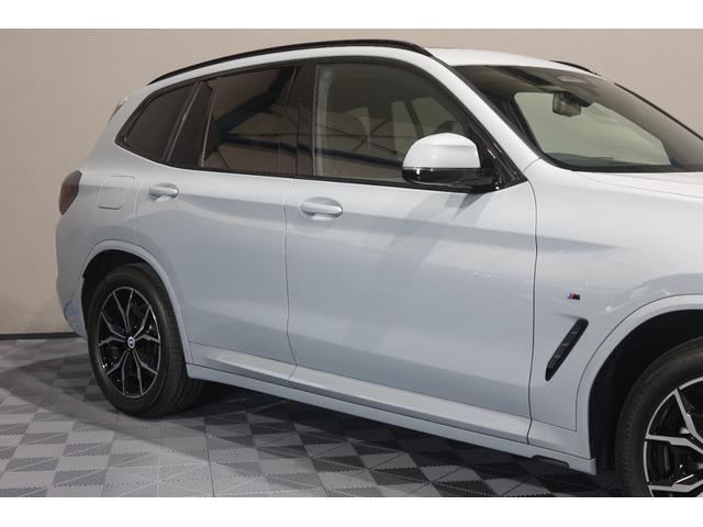 X3 xDrive 20d Mスポーツ LCI 後期モデル ワンオーナー 禁煙車 パノラマガラスルーフ HarmanKardonオーディオ 黒革シート 前後シートヒーター ステアリングヒーター M Performanceルーフスポイラー(18枚目)