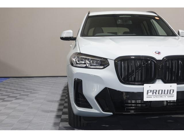 X3 xDrive 20d Mスポーツ LCI 後期モデル ワンオーナー 禁煙車 パノラマガラスルーフ HarmanKardonオーディオ 黒革シート 前後シートヒーター ステアリングヒーター M Performanceルーフスポイラー(22枚目)