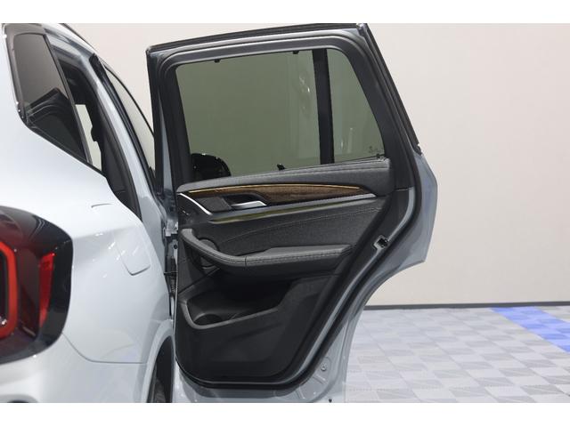 X3 xDrive 20d Mスポーツ LCI 後期モデル ワンオーナー 禁煙車 パノラマガラスルーフ HarmanKardonオーディオ 黒革シート 前後シートヒーター ステアリングヒーター M Performanceルーフスポイラー(50枚目)