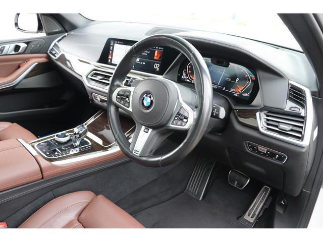 ｘＤｒｉｖｅ　３５ｄ　Ｍスポーツ　２２インチＡＷ　コンフォートＰＫＧ　コンフォートプラスＰＫＧ　ＢＭＷ　ＩｎｄｉｖｉｄｕａｌＰＫＧ　スカイラウンジパノラマサンルーフ　クリスタルフィニッシュセレクトレバー　ハーマンカードン　ＤＶＤ再生(11枚目)