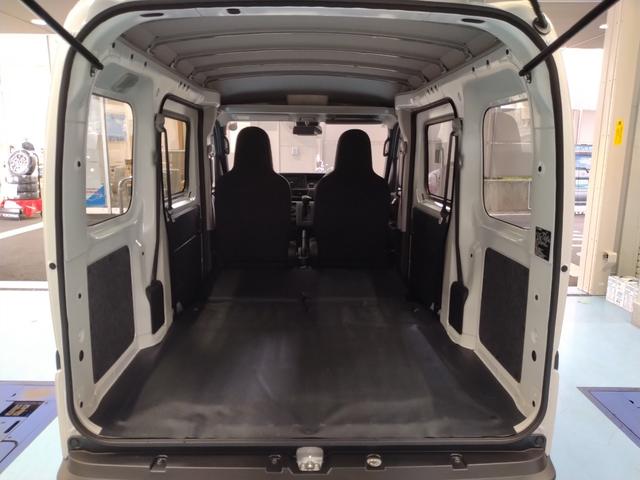 ハイゼットカーゴ ＤＸ　サポカーＳワイド適合　オーディオ　エアコン　アクセサリーソケット　コーナーセンサー　アイドリングストップ　光軸調整ダイヤル　横滑り防止機能　誤発進抑制機能　パワーウインドウ　キーレス（11枚目）