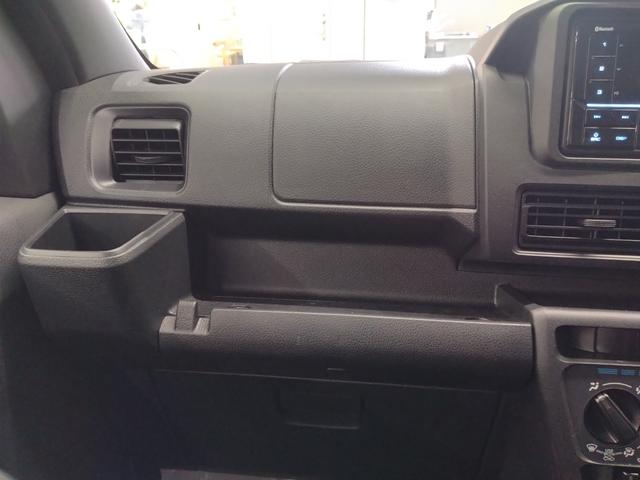 ハイゼットカーゴ ＤＸ　サポカーＳワイド適合　オーディオ　エアコン　アクセサリーソケット　コーナーセンサー　アイドリングストップ　光軸調整ダイヤル　横滑り防止機能　誤発進抑制機能　パワーウインドウ　キーレス（12枚目）