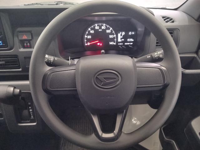 ハイゼットカーゴ ＤＸ　サポカーＳワイド適合　オーディオ　エアコン　アクセサリーソケット　コーナーセンサー　アイドリングストップ　光軸調整ダイヤル　横滑り防止機能　誤発進抑制機能　パワーウインドウ　キーレス（14枚目）