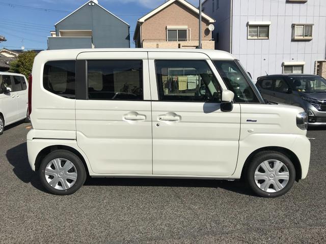 スペーシア ハイブリッドＸ　軽自動車　届出済未使用車　衝突被害軽減ブレーキ　アイドリングストップシステム　シートヒーター　オットマン　フルフラットシート　ベンチシート　スマートキー　パワーウィンドウ　両側電動スライドドア　ＡＢＳ（7枚目）