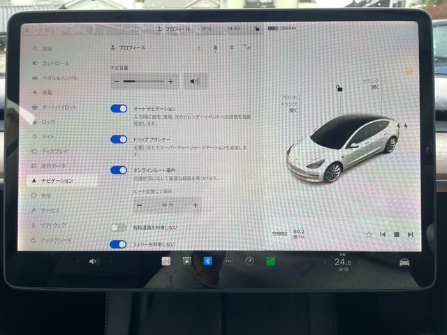 モデル３ スタンダードレンジプラス　車検Ｒ６年１２月／ＲＳＲローダウン／ダックテールスポイラー／ＥＴＣ２．０／オートパイロット／タッチスクリーンナビ／電動リアゲート／ラグナットキャップ／パノラマガラスルーフ／Ｂｌｕｅｔｏｏｔｈ／（43枚目）