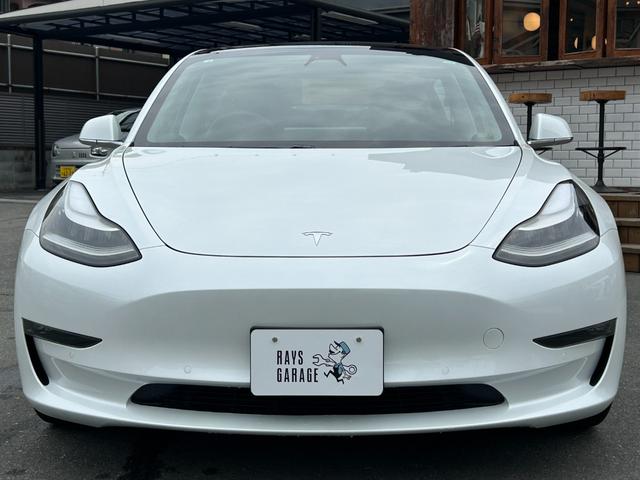 モデル３ パフォーマンス　フルセルフドライビング／８０万ＯＰ／２０ｉｎインダクションホイール／カーボンスポイラー／オートパイロット／コーナーセンサー／パノラマガラスルーフ／全席シートヒーター（9枚目）