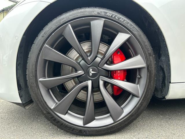 モデル３ パフォーマンス　フルセルフドライビング／８０万ＯＰ／２０ｉｎインダクションホイール／カーボンスポイラー／オートパイロット／コーナーセンサー／パノラマガラスルーフ／全席シートヒーター（65枚目）