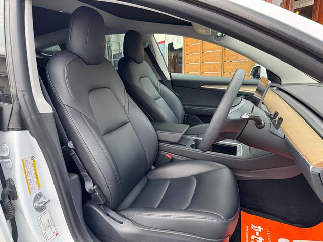 モデル３ ロングレンジ　ＡＷＤ　Ｒ９年６月／Ｒｙｚｅｎ搭載／ヒートポンプ／ＡＷＤ／オートパイロット／１５ｉｎセンターディスプレイ／パノラマガラスルーフ／パワーバックドア／カードキー／全方位カメラ／コーナーセンサー（5枚目）