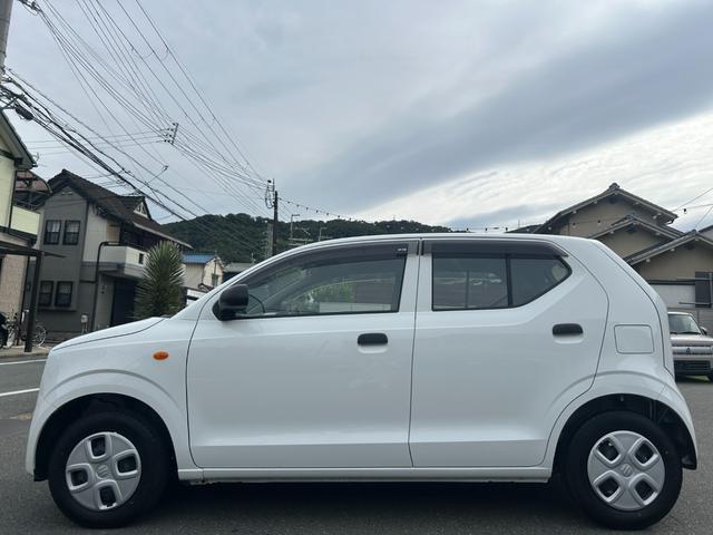 アルト Ｆ　車検Ｒ９年１１月／キーレス／横滑り防止装置／タイヤパンク修理キット／前席電動パワーウィンドウ／ＣＤ再生／ＭＴモード付き／取り扱い説明書／点検記録簿／（11枚目）