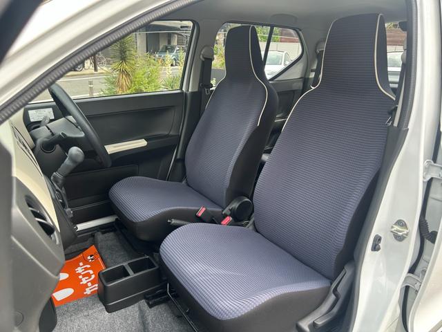 アルト Ｆ　車検Ｒ９年１１月／キーレス／横滑り防止装置／タイヤパンク修理キット／前席電動パワーウィンドウ／ＣＤ再生／ＭＴモード付き／取り扱い説明書／点検記録簿／（21枚目）