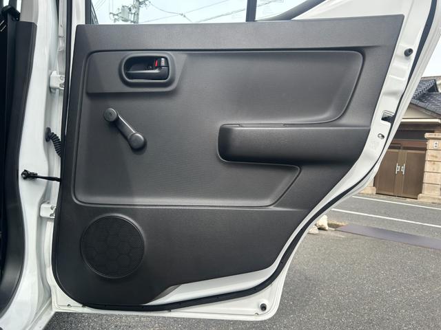 アルト Ｆ　車検Ｒ９年１１月／キーレス／横滑り防止装置／タイヤパンク修理キット／前席電動パワーウィンドウ／ＣＤ再生／ＭＴモード付き／取り扱い説明書／点検記録簿／（43枚目）