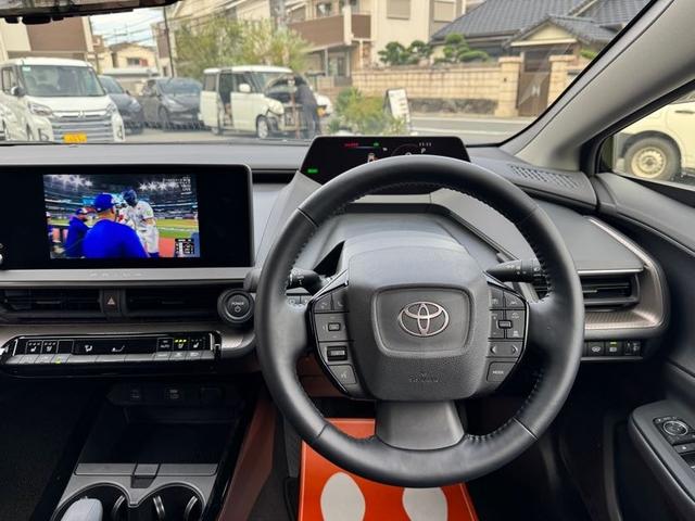 プリウス Z 12.3型ナビ/全方位モニター/Dインナーミラー/パーキングブレーキサポート/ワイヤレス充電/メモリー付きパワーシート/シートベンチレーション/パワーバックドア/取説(6枚目)