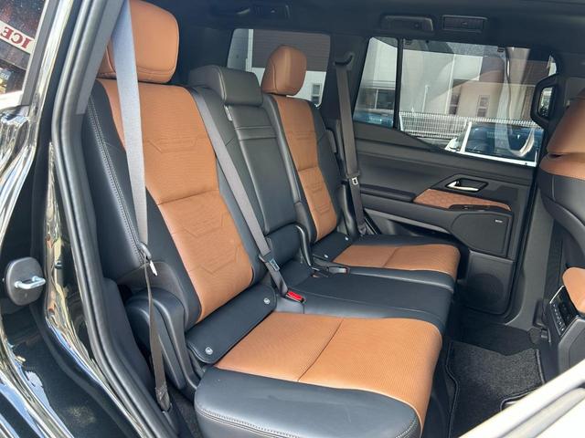 ＧＸ ＧＸ５５０　バージョンＬ　マクレビ／調光パノラマルーフ／トーイングヒッチ／デジタルインナーミラー／オートサイドステップ／３列フロアマット／ＨＤＭＩ／２２ｉｎ純正アルミ／ＣＯＯＬＢＯＸ／７人乗り／８％リアフィルム（22枚目）