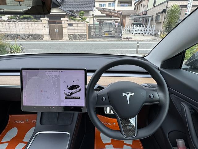 モデル３ 　車検Ｒ９年１１月／パワーフランク／スポイラー／オートパイロット／パノラマガラスルーフ／ホワイトシートカバー／カードキー／センターディスプレイ／コーナーセンサー／カードキー（6枚目）