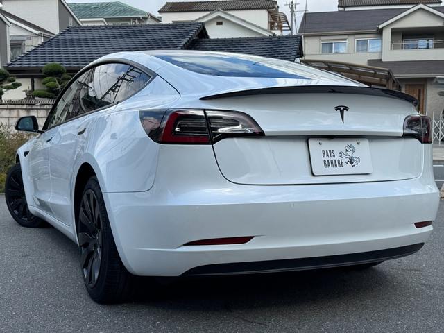 モデル３ 　車検Ｒ９年１１月／パワーフランク／スポイラー／オートパイロット／パノラマガラスルーフ／ホワイトシートカバー／カードキー／センターディスプレイ／コーナーセンサー／カードキー（8枚目）