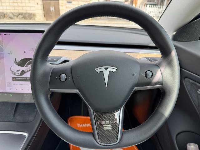 モデル３ 　車検Ｒ９年１１月／パワーフランク／スポイラー／オートパイロット／パノラマガラスルーフ／ホワイトシートカバー／カードキー／センターディスプレイ／コーナーセンサー／カードキー（46枚目）