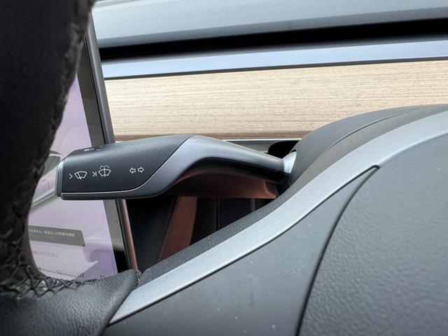 モデル３ 　車検Ｒ９年１１月／パワーフランク／スポイラー／オートパイロット／パノラマガラスルーフ／ホワイトシートカバー／カードキー／センターディスプレイ／コーナーセンサー／カードキー（50枚目）
