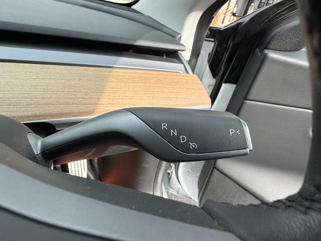 モデル３ 　車検Ｒ９年１１月／パワーフランク／スポイラー／オートパイロット／パノラマガラスルーフ／ホワイトシートカバー／カードキー／センターディスプレイ／コーナーセンサー／カードキー（51枚目）