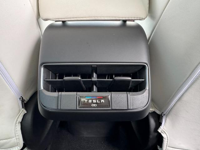 モデル３ 　車検Ｒ９年１１月／パワーフランク／スポイラー／オートパイロット／パノラマガラスルーフ／ホワイトシートカバー／カードキー／センターディスプレイ／コーナーセンサー／カードキー（58枚目）