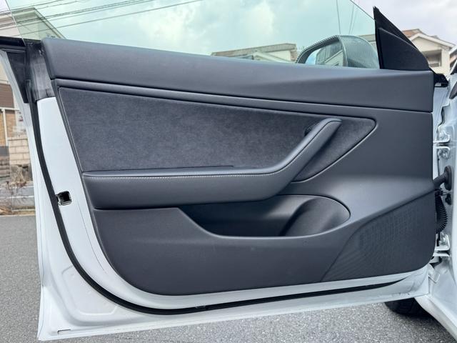 モデル３ 　車検Ｒ９年１１月／パワーフランク／スポイラー／オートパイロット／パノラマガラスルーフ／ホワイトシートカバー／カードキー／センターディスプレイ／コーナーセンサー／カードキー（60枚目）