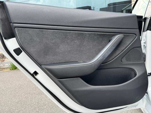 モデル３ 　車検Ｒ９年１１月／パワーフランク／スポイラー／オートパイロット／パノラマガラスルーフ／ホワイトシートカバー／カードキー／センターディスプレイ／コーナーセンサー／カードキー（62枚目）