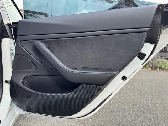 モデル３ 　車検Ｒ９年１１月／パワーフランク／スポイラー／オートパイロット／パノラマガラスルーフ／ホワイトシートカバー／カードキー／センターディスプレイ／コーナーセンサー／カードキー（63枚目）