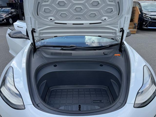 モデル３ 　車検Ｒ９年１１月／パワーフランク／スポイラー／オートパイロット／パノラマガラスルーフ／ホワイトシートカバー／カードキー／センターディスプレイ／コーナーセンサー／カードキー（64枚目）