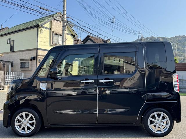 左側面の写真です。側面の状態、前後タイヤ、ホイールをご確認下さい。