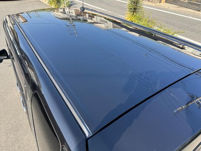 ルーフ後方からの写真です。前オーナー様の保管状態により色褪せ等出る場合がございますので、確認すべきポイントの１つです。