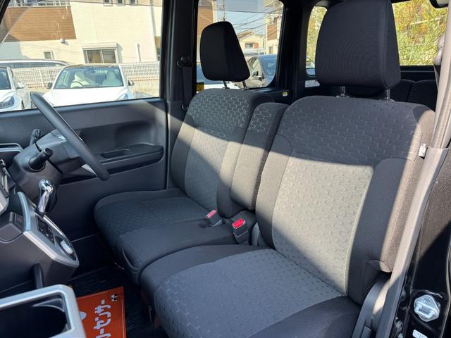 助手席側の写真です。座席側面やステップをご確認下さい。