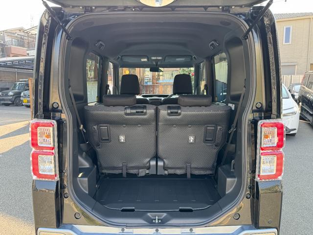 荷室の写真です。荷物の乗せ下ろしによるスレ等をご確認下さい。