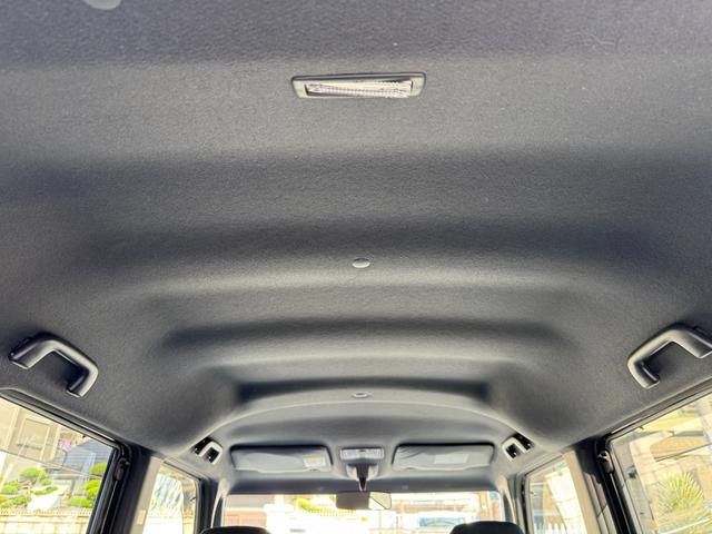 天井の写真です。タバコによる黄ばみや汚れは天井を見れば一目瞭然です。しわやたるみ含めご確認下さい。