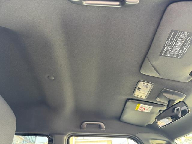 前席の天井の写真です。黄ばみや汚れ等ご確認下さい。