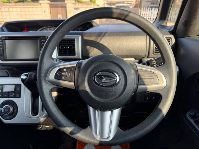 ハンドルの写真です。メーターパネル、その他装備も合わせてご確認下さい。