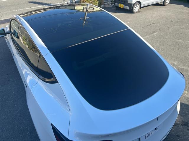 モデルＹ 　プレミアムホワイトインテリア／オートパイロット／パノラマガラスルーフ／パワーフランク／パワーシート／全席シートヒーター／アラウンドビュー／ステアリングヒーター（16枚目）