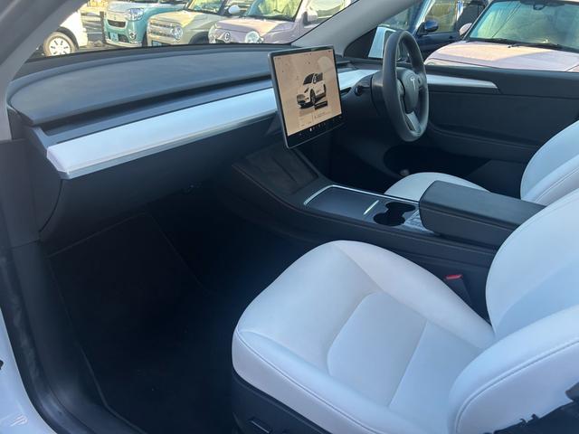 モデルＹ 　プレミアムホワイトインテリア／オートパイロット／パノラマガラスルーフ／パワーフランク／パワーシート／全席シートヒーター／アラウンドビュー／ステアリングヒーター（22枚目）