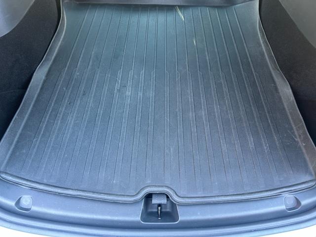 モデルＹ 　プレミアムホワイトインテリア／オートパイロット／パノラマガラスルーフ／パワーフランク／パワーシート／全席シートヒーター／アラウンドビュー／ステアリングヒーター（27枚目）