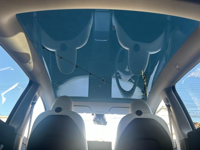 モデルＹ 　プレミアムホワイトインテリア／オートパイロット／パノラマガラスルーフ／パワーフランク／パワーシート／全席シートヒーター／アラウンドビュー／ステアリングヒーター（28枚目）