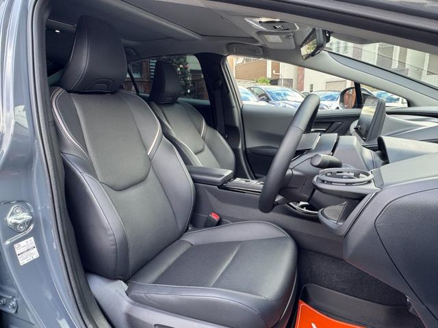 プリウス Ｚ　パノラマルーフ／全方位カメラ／ＥＴＣ／ＨＤＭＩ／クルコン／非接触充電／ＵＳＢ－Ｃ／デジタルインナーミラー／シートメモリー／シートヒーター／ステアリングヒーター／ベンチレーション（5枚目）