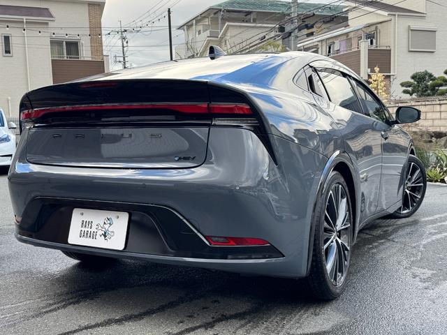 プリウス Ｚ　パノラマルーフ／全方位カメラ／ＥＴＣ／ＨＤＭＩ／クルコン／非接触充電／ＵＳＢ－Ｃ／デジタルインナーミラー／シートメモリー／シートヒーター／ステアリングヒーター／ベンチレーション（14枚目）