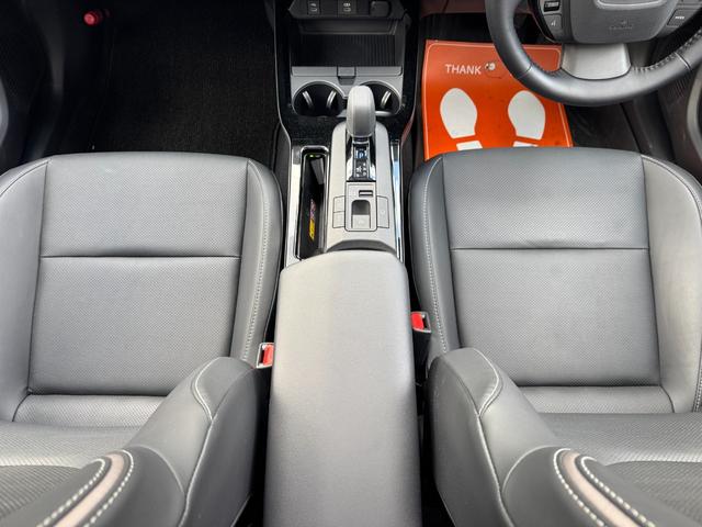 プリウス Ｚ　パノラマルーフ／全方位カメラ／ＥＴＣ／ＨＤＭＩ／クルコン／非接触充電／ＵＳＢ－Ｃ／デジタルインナーミラー／シートメモリー／シートヒーター／ステアリングヒーター／ベンチレーション（18枚目）