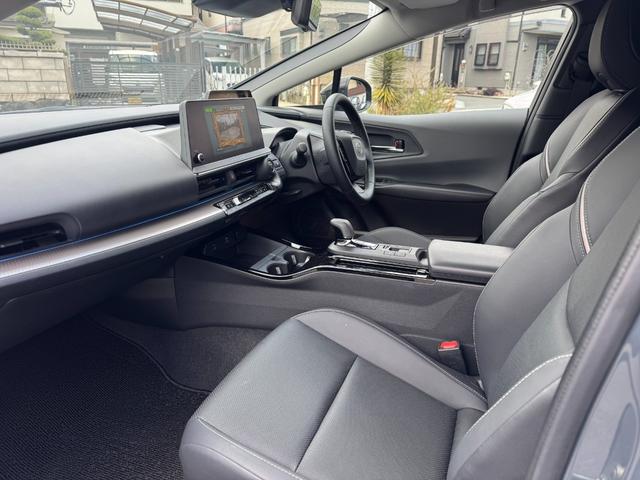 プリウス Ｚ　パノラマルーフ／全方位カメラ／ＥＴＣ／ＨＤＭＩ／クルコン／非接触充電／ＵＳＢ－Ｃ／デジタルインナーミラー／シートメモリー／シートヒーター／ステアリングヒーター／ベンチレーション（22枚目）