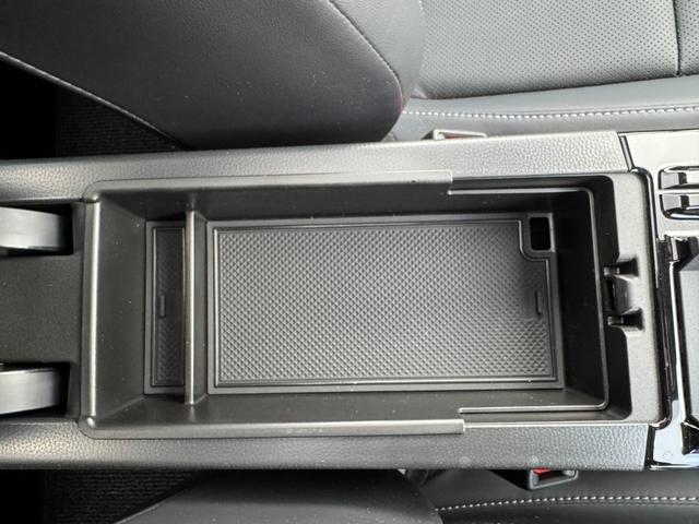 プリウス Ｚ　パノラマルーフ／全方位カメラ／ＥＴＣ／ＨＤＭＩ／クルコン／非接触充電／ＵＳＢ－Ｃ／デジタルインナーミラー／シートメモリー／シートヒーター／ステアリングヒーター／ベンチレーション（44枚目）