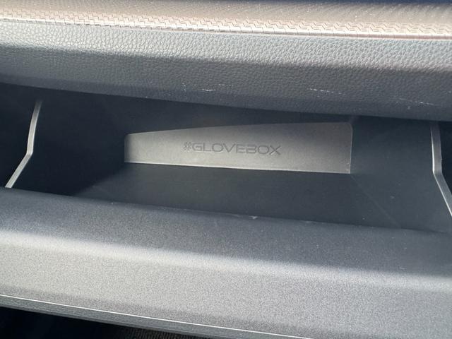 プリウス Ｚ　パノラマルーフ／全方位カメラ／ＥＴＣ／ＨＤＭＩ／クルコン／非接触充電／ＵＳＢ－Ｃ／デジタルインナーミラー／シートメモリー／シートヒーター／ステアリングヒーター／ベンチレーション（48枚目）