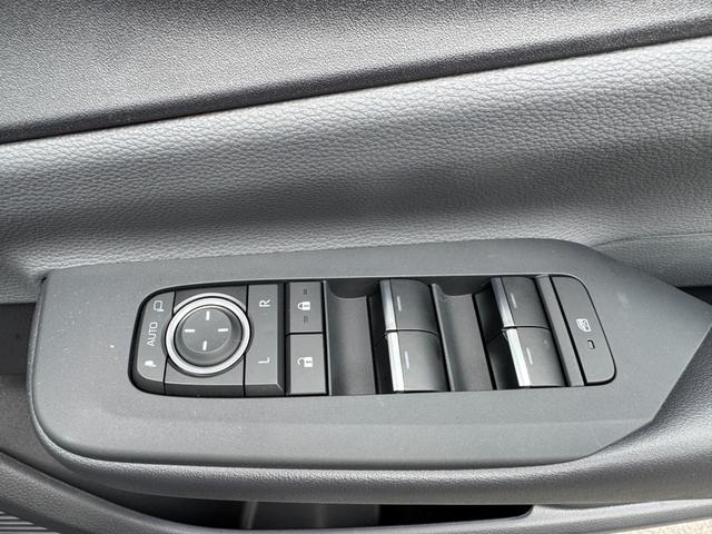 プリウス Ｚ　パノラマルーフ／全方位カメラ／ＥＴＣ／ＨＤＭＩ／クルコン／非接触充電／ＵＳＢ－Ｃ／デジタルインナーミラー／シートメモリー／シートヒーター／ステアリングヒーター／ベンチレーション（50枚目）