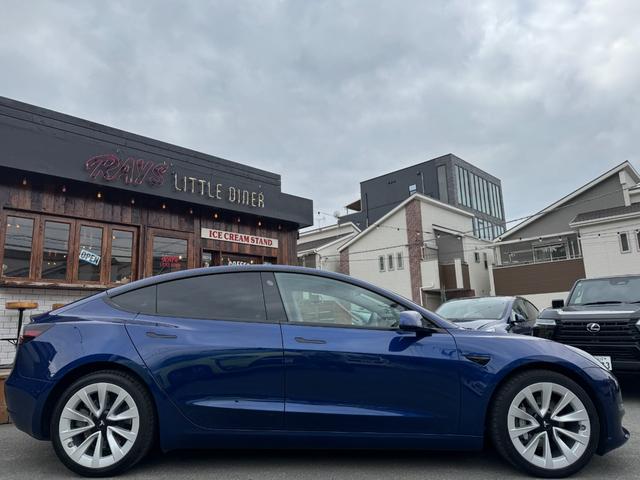 モデル３ ロングレンジ　オートパイロット／パノラマガラスルーフ／１５ｉｎセンターディスプレイ／置くだけ充電／４ＷＤ★全席シートヒーター／カードキー／アラウンドビュー／ＵＳＢ－Ｃ／Ｂｌｕｅｔｏｏｔｈ／ＬＥＤライト（10枚目）