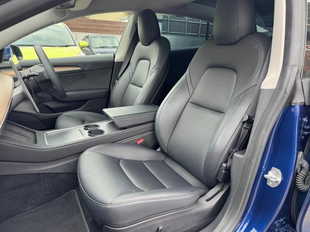 モデル３ ロングレンジ　オートパイロット／パノラマガラスルーフ／１５ｉｎセンターディスプレイ／置くだけ充電／４ＷＤ★全席シートヒーター／カードキー／アラウンドビュー／ＵＳＢ－Ｃ／Ｂｌｕｅｔｏｏｔｈ／ＬＥＤライト（21枚目）